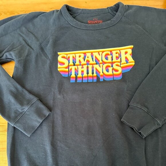 Stranger Things crewneck fleece pullover sweatshirt size M NETFLIX - Picture 4 of 4